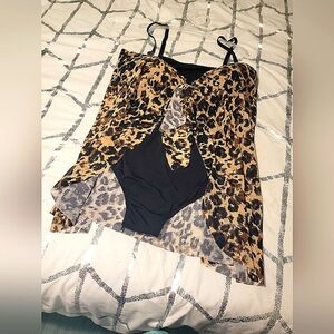 1 Piece Swimsuit Wth Overlay